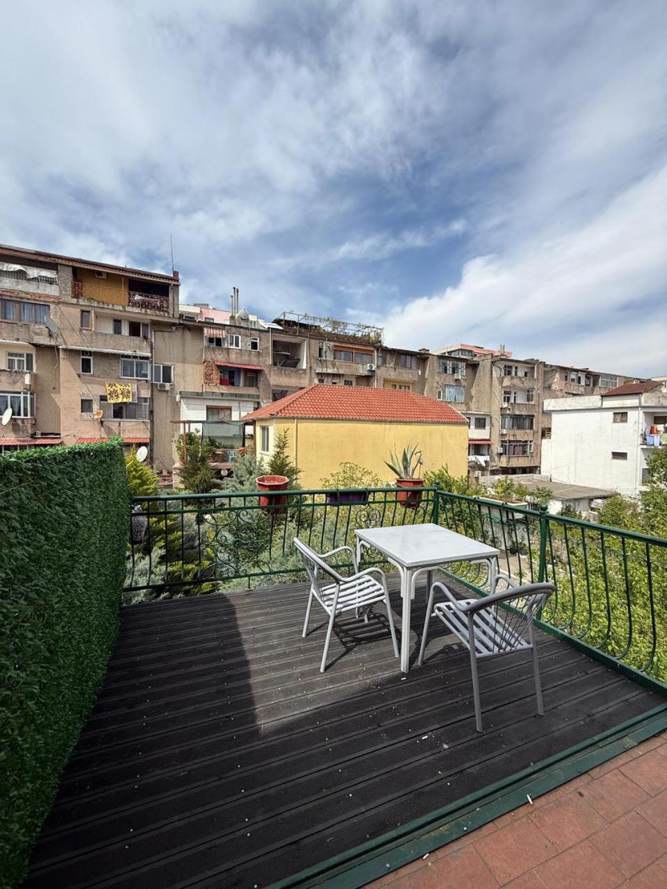 2 Apartment *